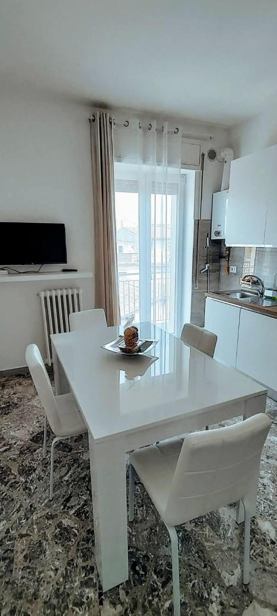 Angela'S Apartment. Elegant Two Bedroom House In Irsina Luaran gambar